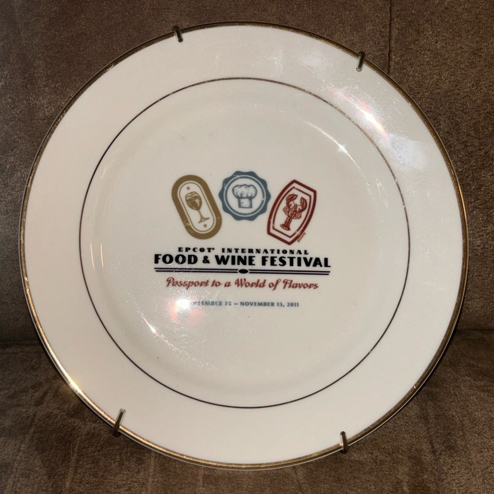 2011 Disney EPCOT Food & Wine Festival Plate - 8"